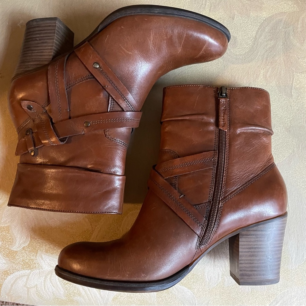 Tamaris Elegant Brown Leather Heeled Boots